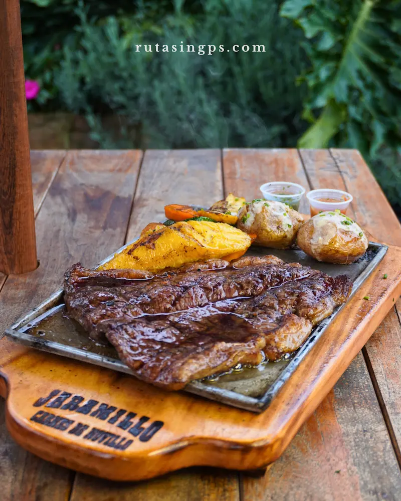 Jaramillo Carnes de Novillo: Comida típica colombiana y granja interactiva.